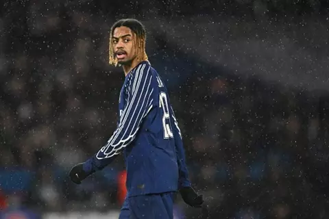 باركولا يؤجل ملف تمديد عقده مع باريس